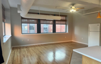 1 bed, 1 bath, 893 sqft, $2,100, Unit 33 Middle Street