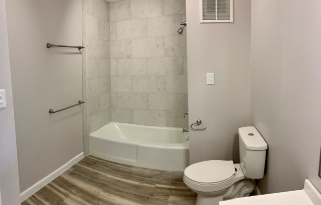 2 beds, 1 bath, 1,095 sqft, $919, Unit 916-06
