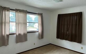 2 beds, 1 bath, $850, Unit 1