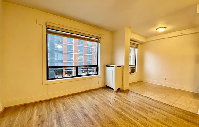1 bed, 2 baths, 692 sqft, $2,295, Unit 0512