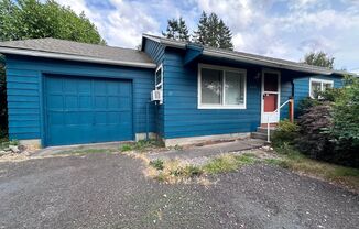 ADORABLE HOME, LARGE YARD, CLOSE TO DOWNTOWN GRESHAM PARKS, DINING & MORE!