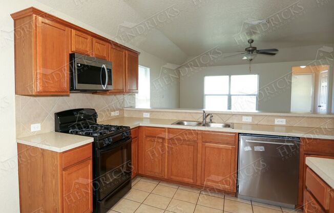 3 beds, 2 baths, $1,600