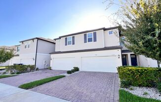 Beautiful, Resort-Style Living with this 3 Bedroom, 2.5 Bathroom Townhome in Orlando!