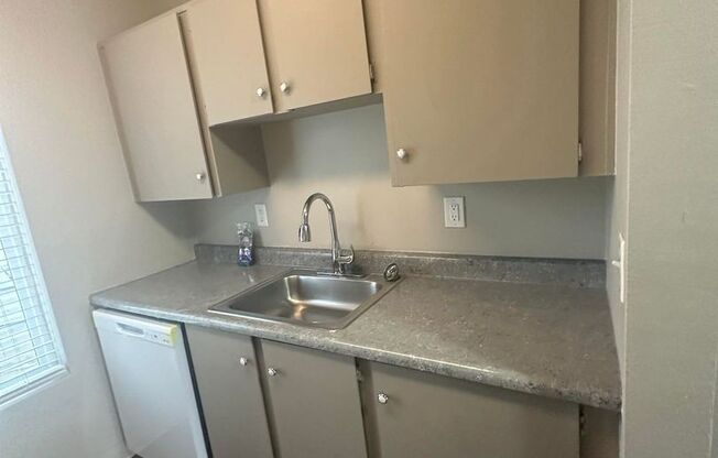 2 beds, 1 bath, 760 sqft, $1,495, Unit 37