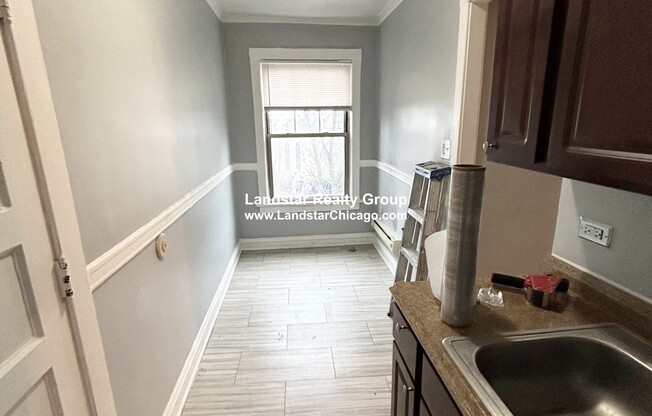3261 W Wrightwood Ave