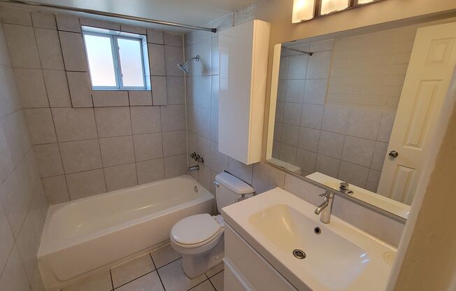 Studio, 1 bath, 400 sqft, $749, Unit 01