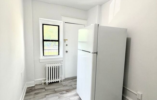 1 bed, 1 bath, $1,050, Unit F4