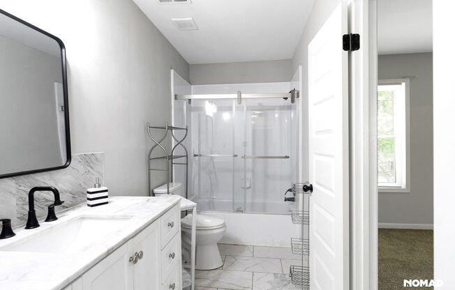 Charming 2BR Duplex in Stone Mountain