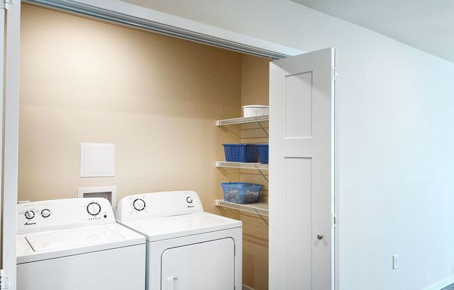 2 beds, 1 bath, 939 sqft, $1,465