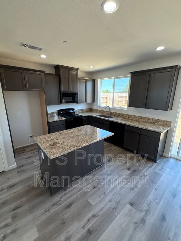 5 OAK MNR WAY