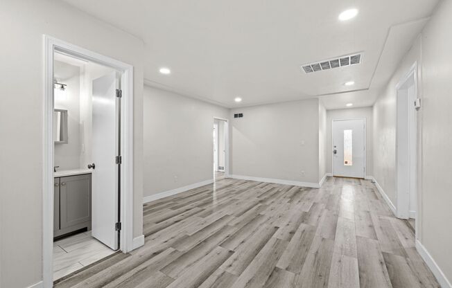 5528-5530 Dorothy Drive