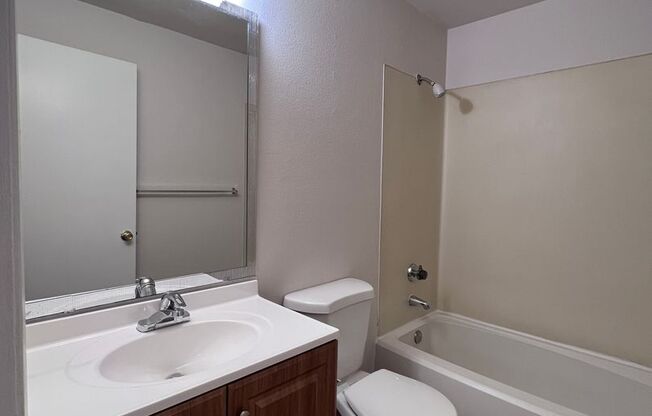 2 beds, 2 baths, 823 sqft, $1,719, Unit 202