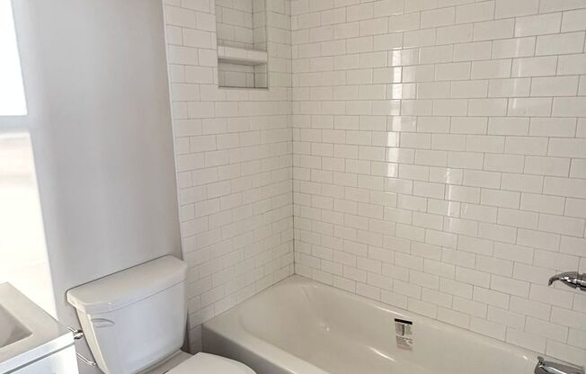 Studio, 1 bath, 411 sqft, $1,095, Unit #28