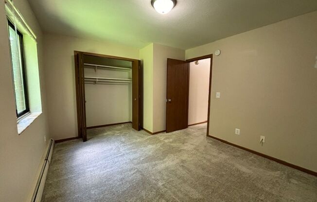 2 beds, 1 bath, 900 sqft, $1,049, Unit 2361 2