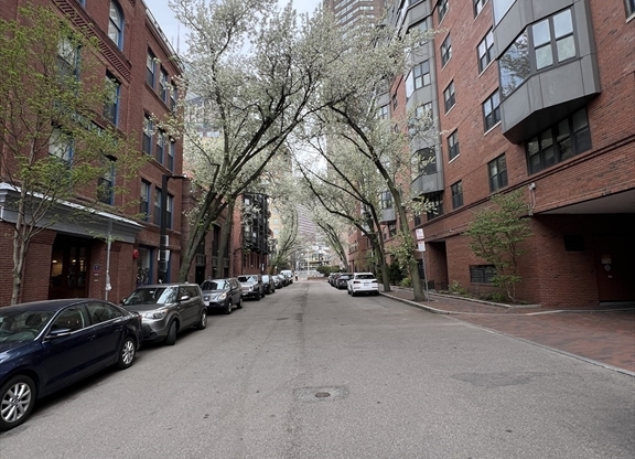2 beds, 2 baths, 1,100 sqft, $4,900, Unit 6E