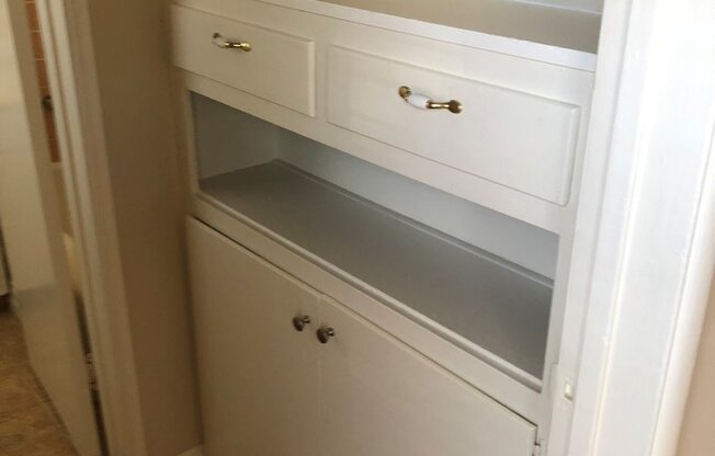 Studio, 1 bath, $1,300, Unit 1728-4