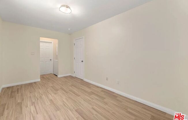 5249 1/2 Satsuma Ave