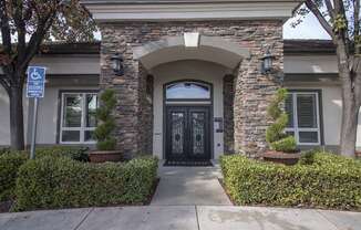 Stoneridge Clubhouse Entry