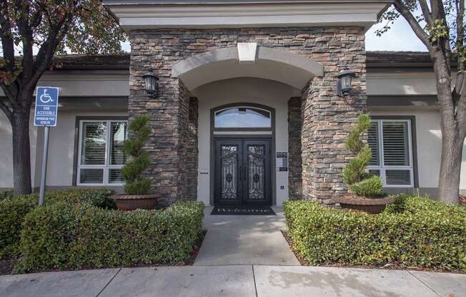 Stoneridge Clubhouse Entry