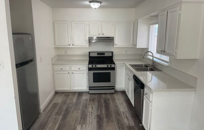 3 BEDROOM 2 BATH, DOWNSTAIRS UNIT, NO CARPET, WITH WASHER AND DRYER, NEAR NELLIS AFB!