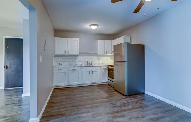 2 beds, 1 bath, 875 sqft, $1,100, Unit Unit 4