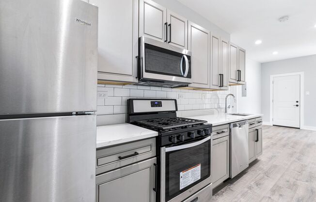 3 beds, 1 bath, 850 sqft, $2,500, Unit 6954-2