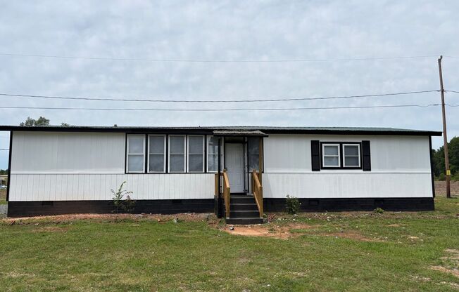 2-3 BED, 1.5 BATH MOBILE HOME LOCATED IN DENTON