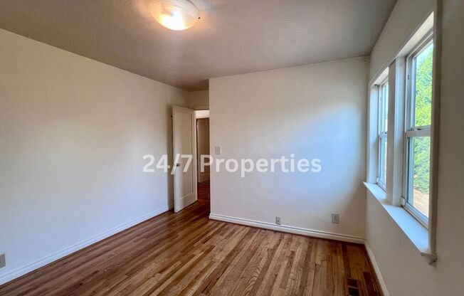 2 beds, 1 bath, $2,595