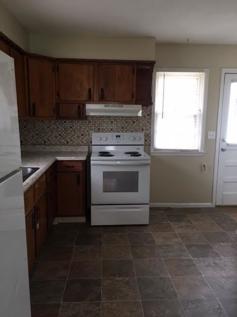 3 beds, 1 bath, $1,295