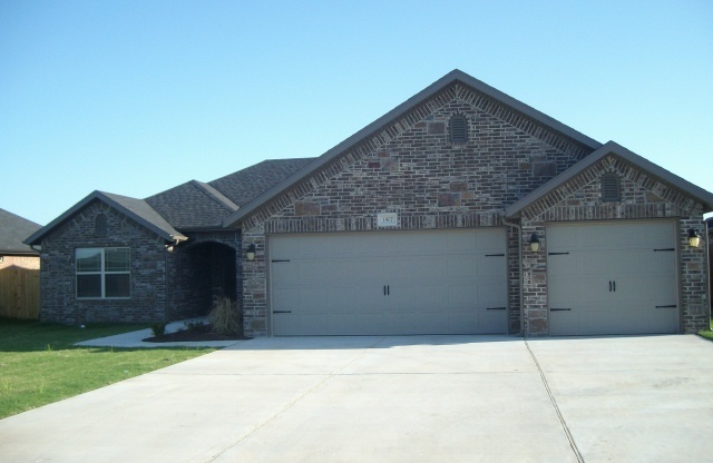 3 beds, 2 baths, $1,995