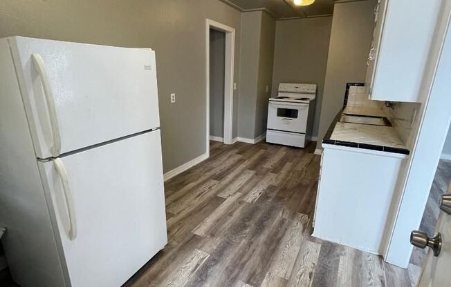 2 beds, 1 bath, $825