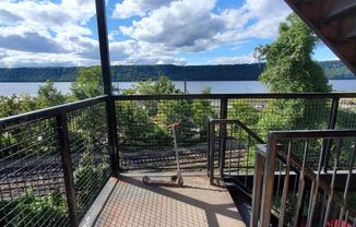 29 Ravine Ave