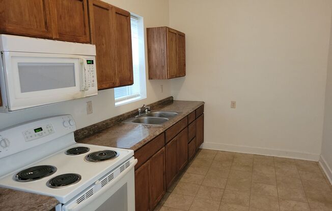 1 bed, 1 bath, 475 sqft, $825, Unit 7