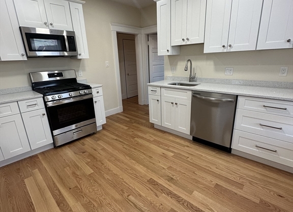 3 beds, 1 bath, 1,300 sqft, $3,495, Unit 3