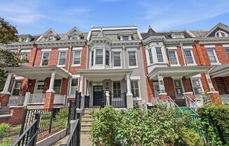 Updated Condo Style Townhome in Columbia Heights!