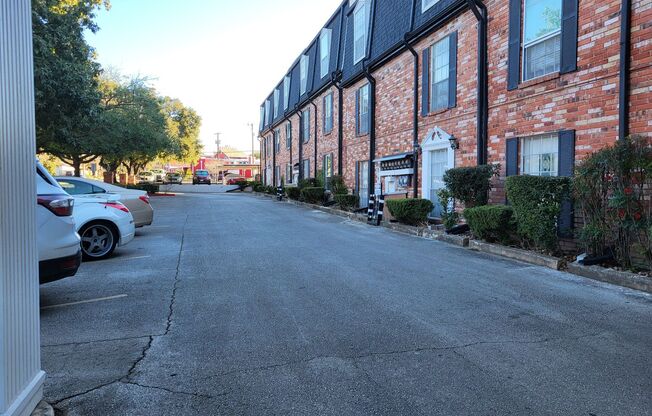 1 bed, 1 bath, $850, Unit # 350A
