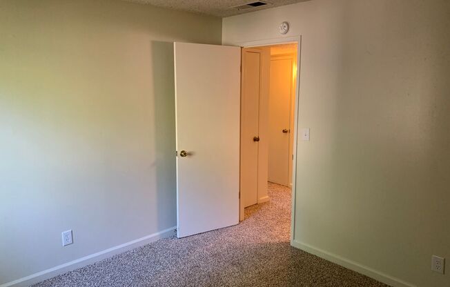 2 beds, 1 bath, $1,150, Unit 3