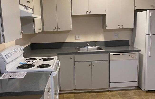 #122 COLONIAL MANOR APARTMENTS