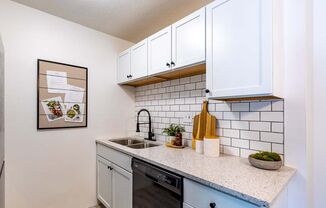 1 bed, 1 bath, 600 sqft, $759, Unit 6221-82