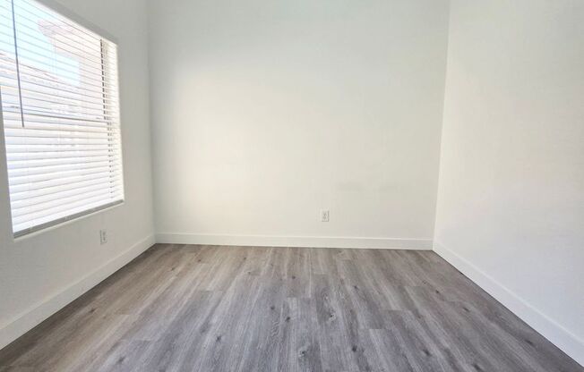 3 beds, 3 baths, $1,850, Unit Unit 1015 UNIT B BLDG 7