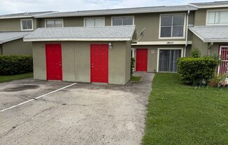 Spacious 2 Bedroom Orlando Condo with Water Included – Available Now!