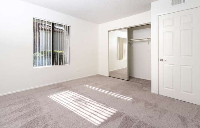 A room with a carpeted floor and a white door.
