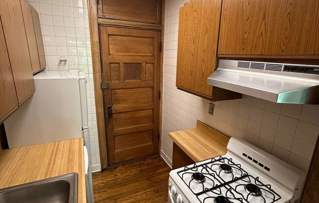 Studio, 1 bath, 450 sqft, $1,585, Unit 520-C1
