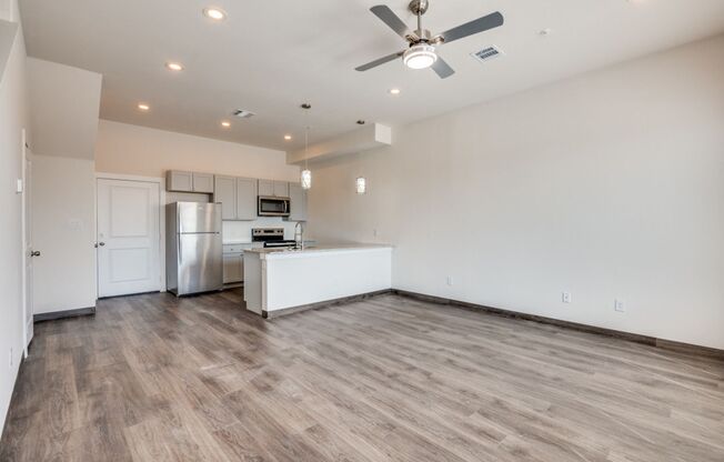 Oak Creek at University Place