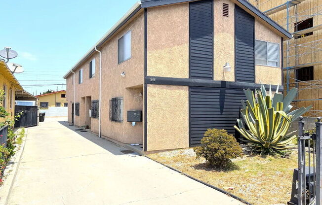1343 W 36 ST