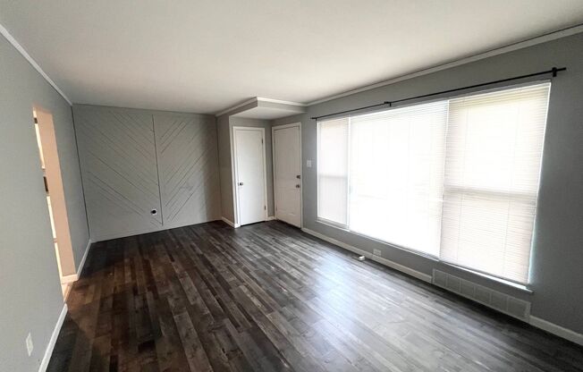 3 beds, 1 bath, $1,595