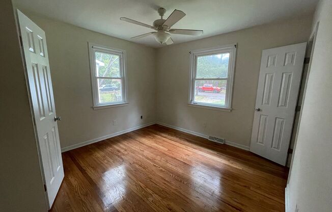 3 beds, 1 bath, $1,200