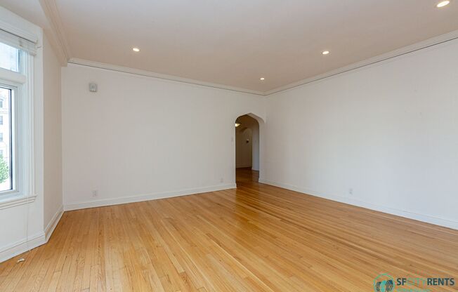 Pacific Heights: Corner Apartment w/ Formal Dining Room & Shared Roof Deck