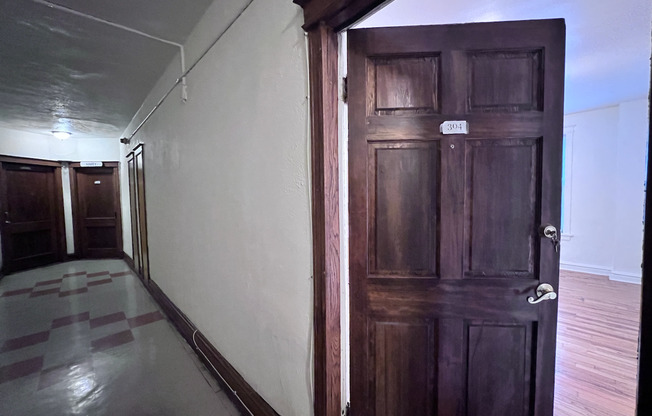 Studio, 1 bath, 400 sqft, $865, Unit 304