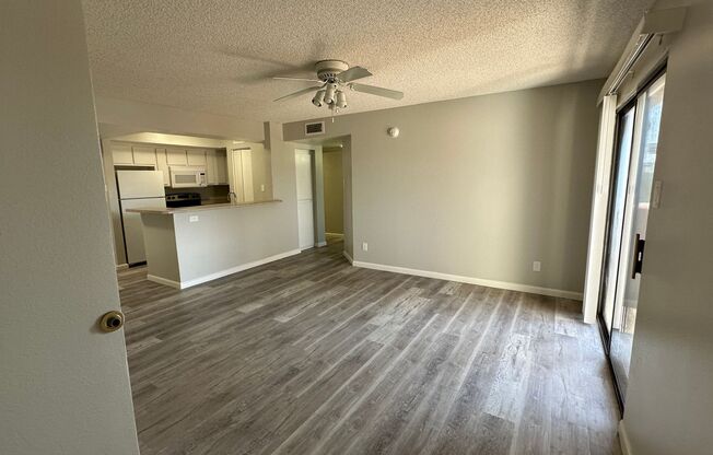 2 beds, 2 baths, 881 sqft, $1,700, Unit 244